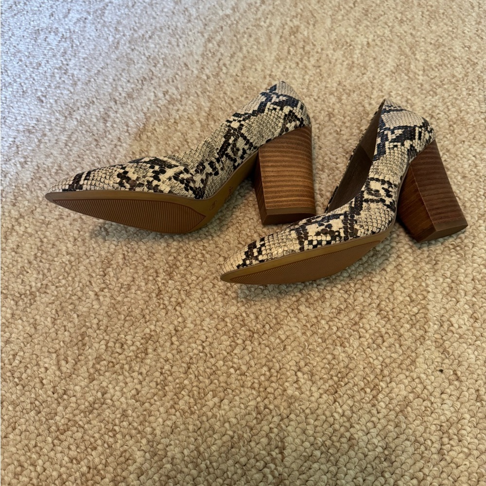 Crown Vintage snake print heel
